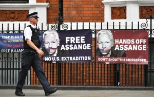 free-assange-sign-ap-img-1024x645