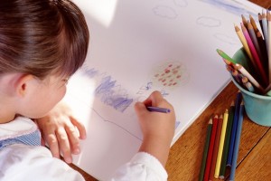 Bambina-disegna