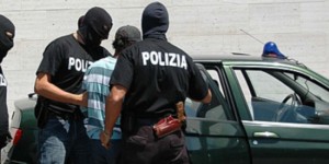 squadramobile-polizia-passamontagna-arresto_550