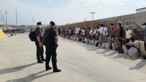 migranti fuori dalla sicilia